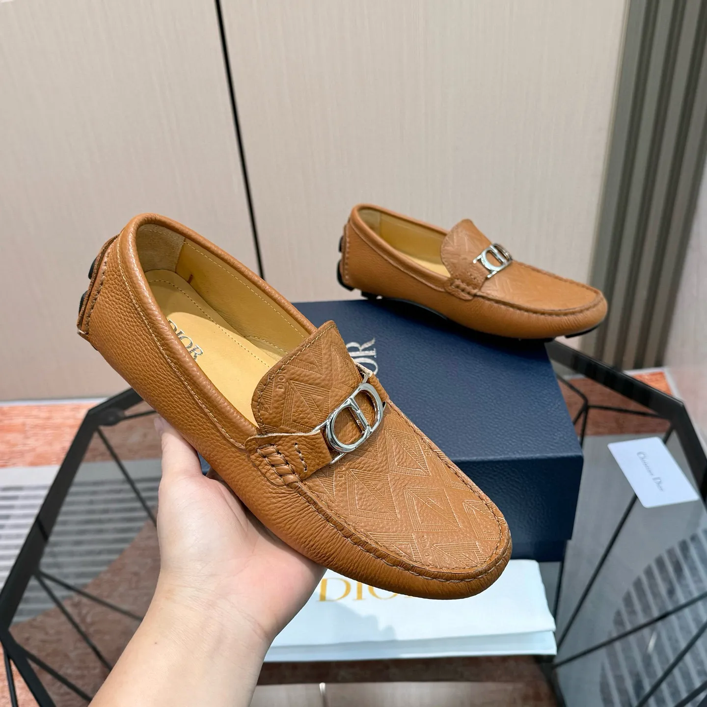 Men's shoes: 580💰 (Niu Li) (Dior Doudou shoes) Exclusive new model Official website new model The upper is made of high-quality imported calf, the color is delicate, and the flowing luxurious texture is tailor-made for exquisite men, creating a noble aura. Delicate and smooth lines. Cowhide lining. Size: 38-44, 45 customized. Outdoor driving shoes for experienced drivers🚗